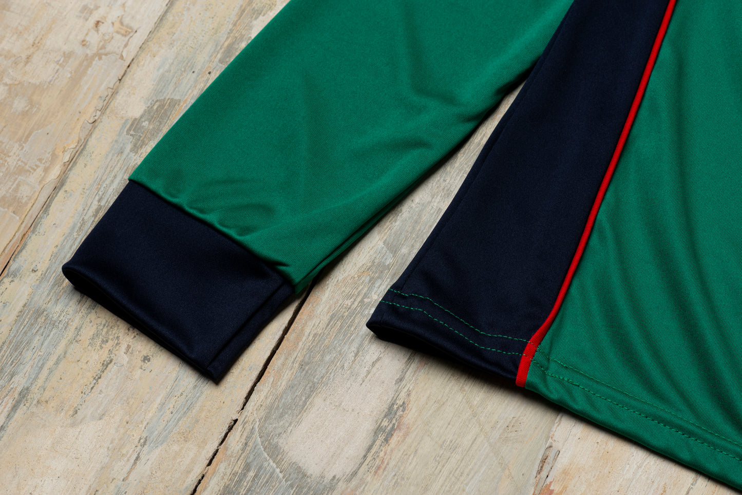 POLERA DEPORTIVA MUJER  MANGA LARGA  SAGRADO CORAZON DE APOQUINDO