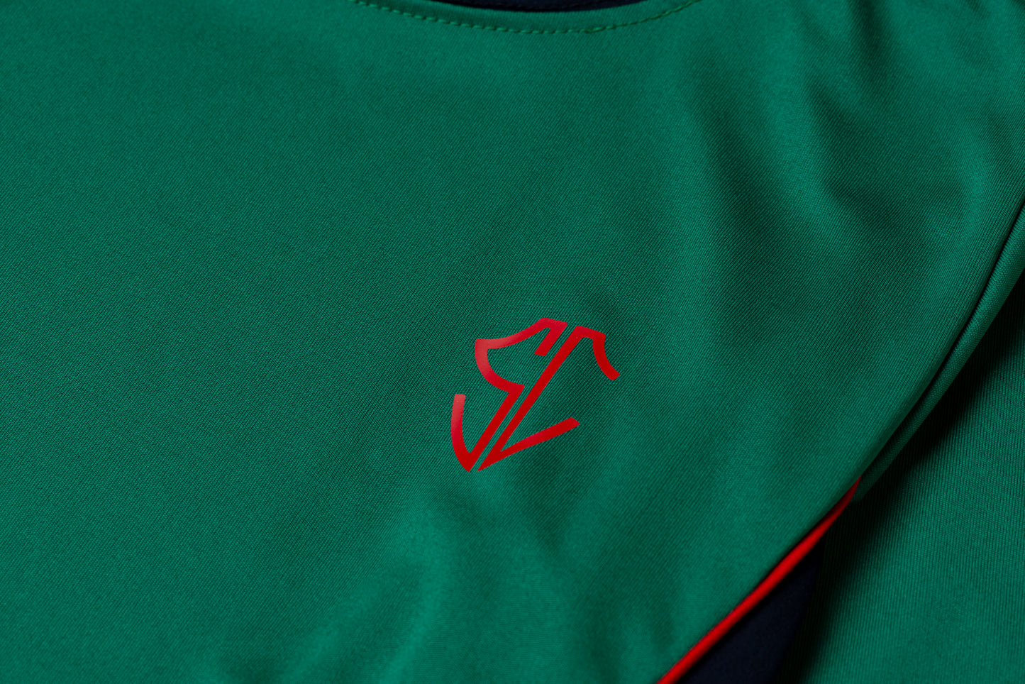 POLERA DEPORTIVA MUJER  MANGA LARGA  SAGRADO CORAZON DE APOQUINDO